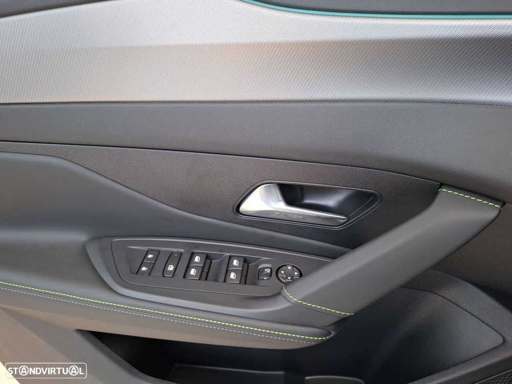 Peugeot 308 1.2 Hybrid GT e-DCS6 - 24