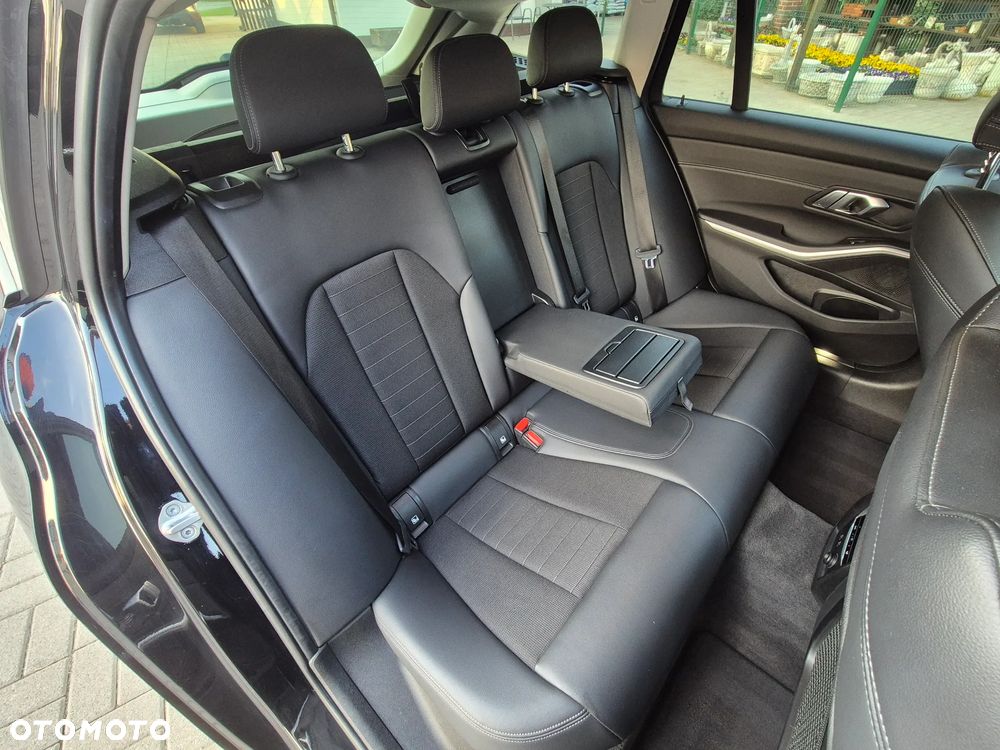 BMW Seria 3 330i Sport Line - 19