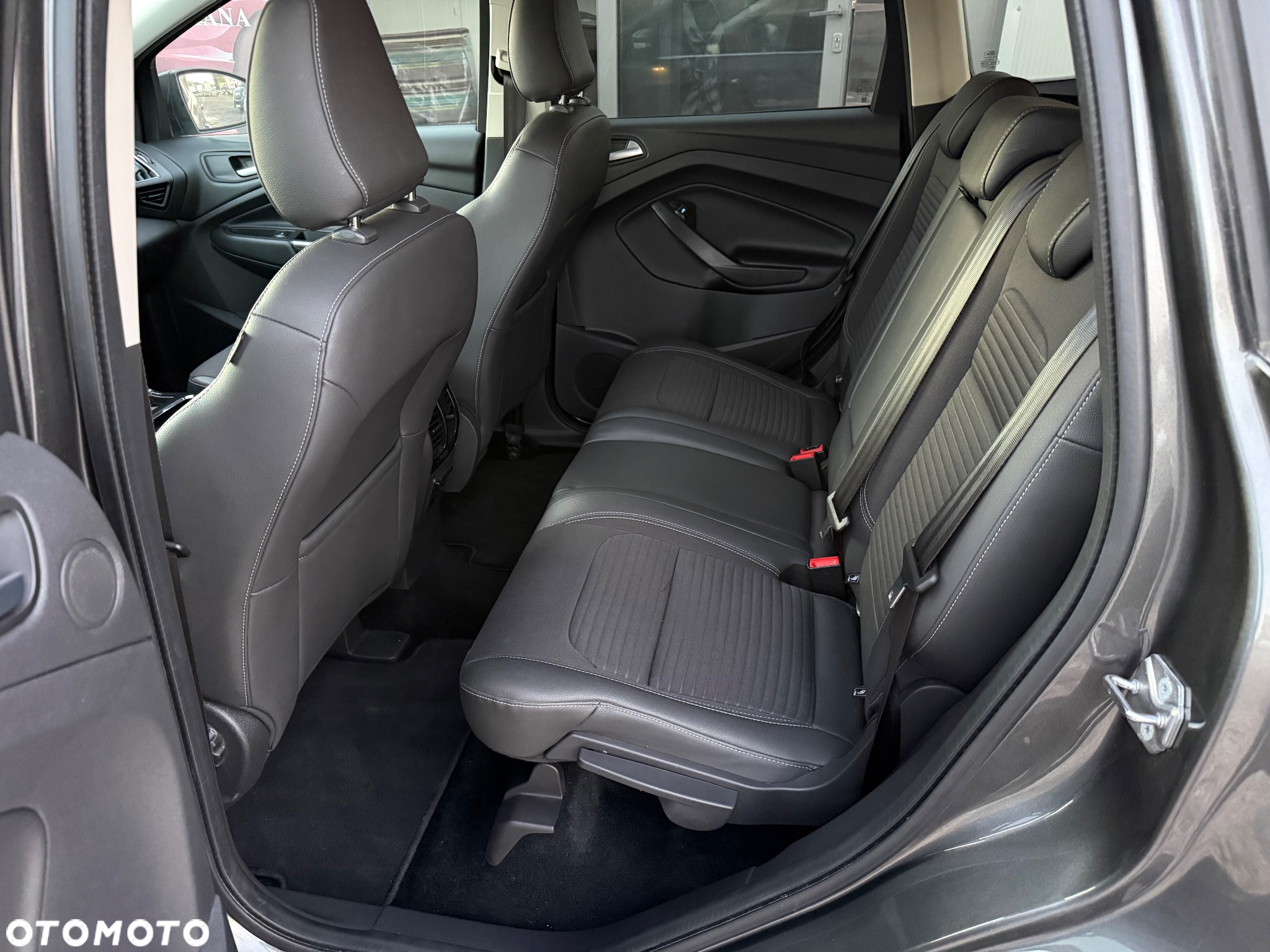 Ford Kuga 1.5 EcoBoost 2x4 Titanium - 26
