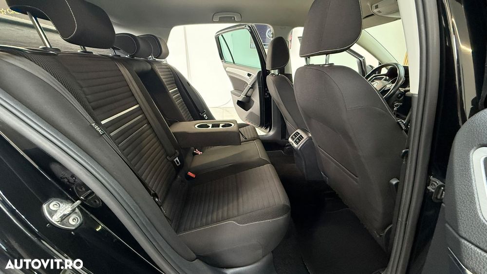 Volkswagen Golf - 9