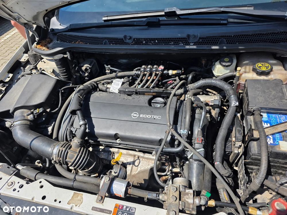 Opel Astra 1.6 T Cosmo - 8