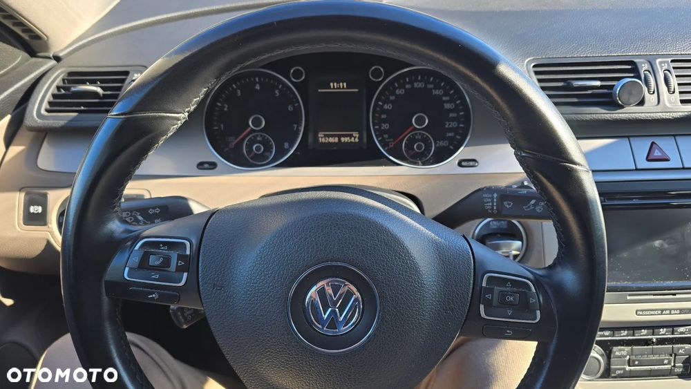 Volkswagen Passat - 8