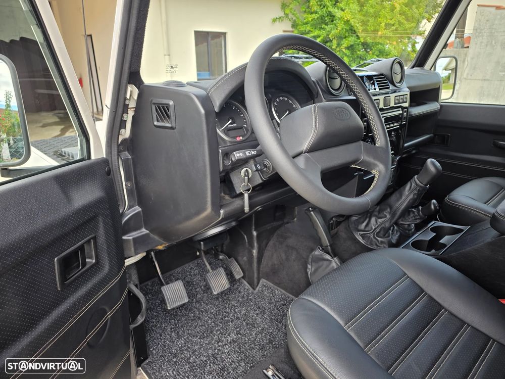 Land Rover Defender 90 2.4 CRD S - 48
