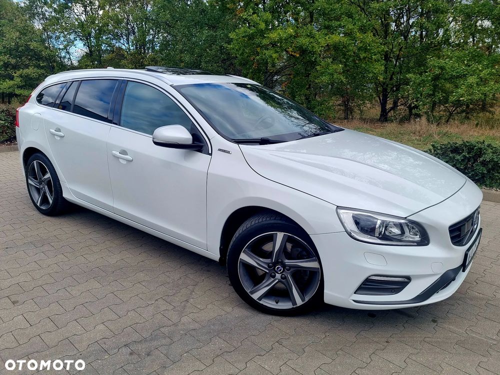 Volvo V60 D6 AWD Plug-in Hybrid R-Design Summum - 3