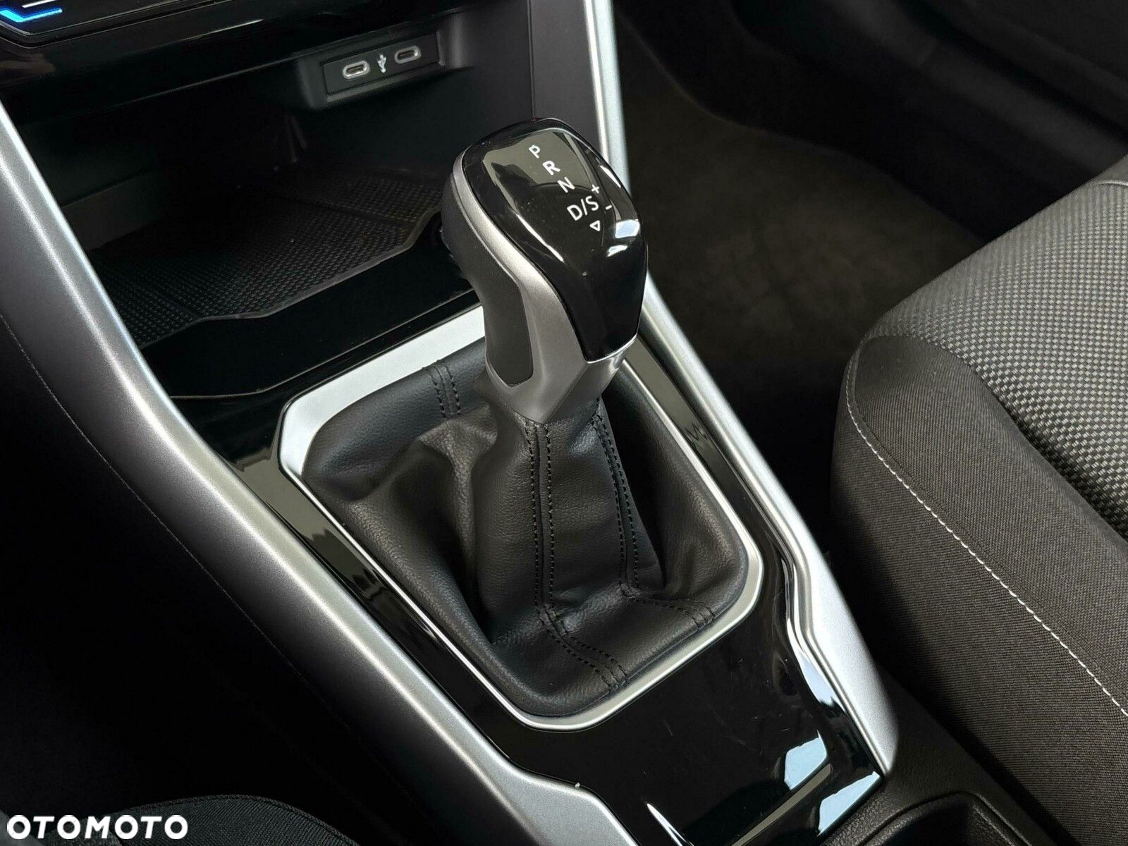 Volkswagen T-Roc 1.5 TSI Life DSG - 25