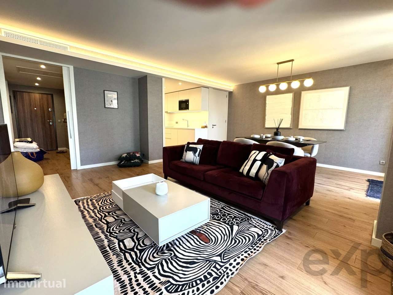 Duplex mobilado no último piso, com duas suítes, no coração do Porto - Grande imagem: 2/25