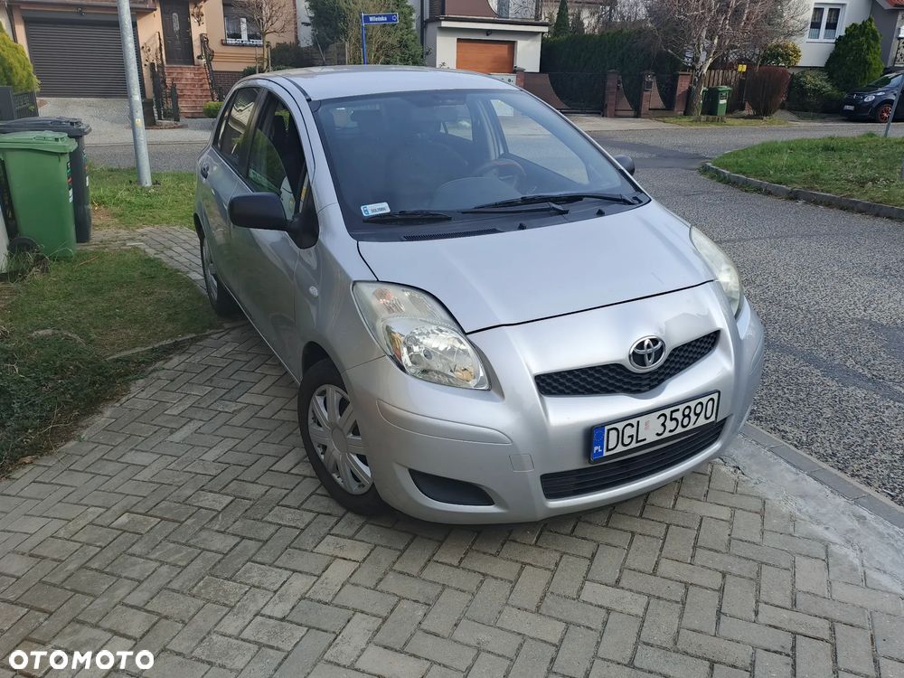 Toyota Yaris - 1