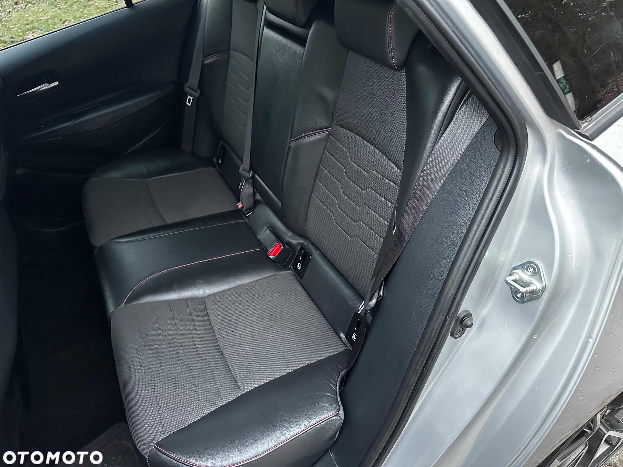 Toyota Corolla 2.0 Hybrid Executive - 27