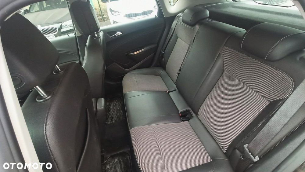 Opel Astra 1.4 T Executive - 4