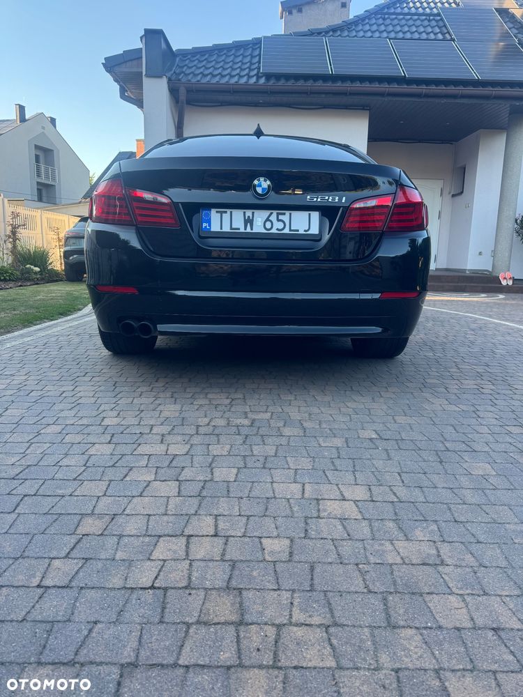BMW Seria 5 528i xDrive - 8