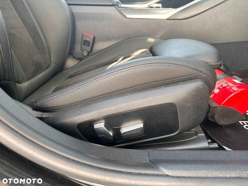 BMW Seria 3 320d xDrive MHEV M Sport sport - 19