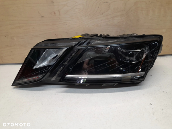 LAMPA LEWY PRZÓD PRZEDNIA SKODA OCTAVIA III LIFT 5E1941015E