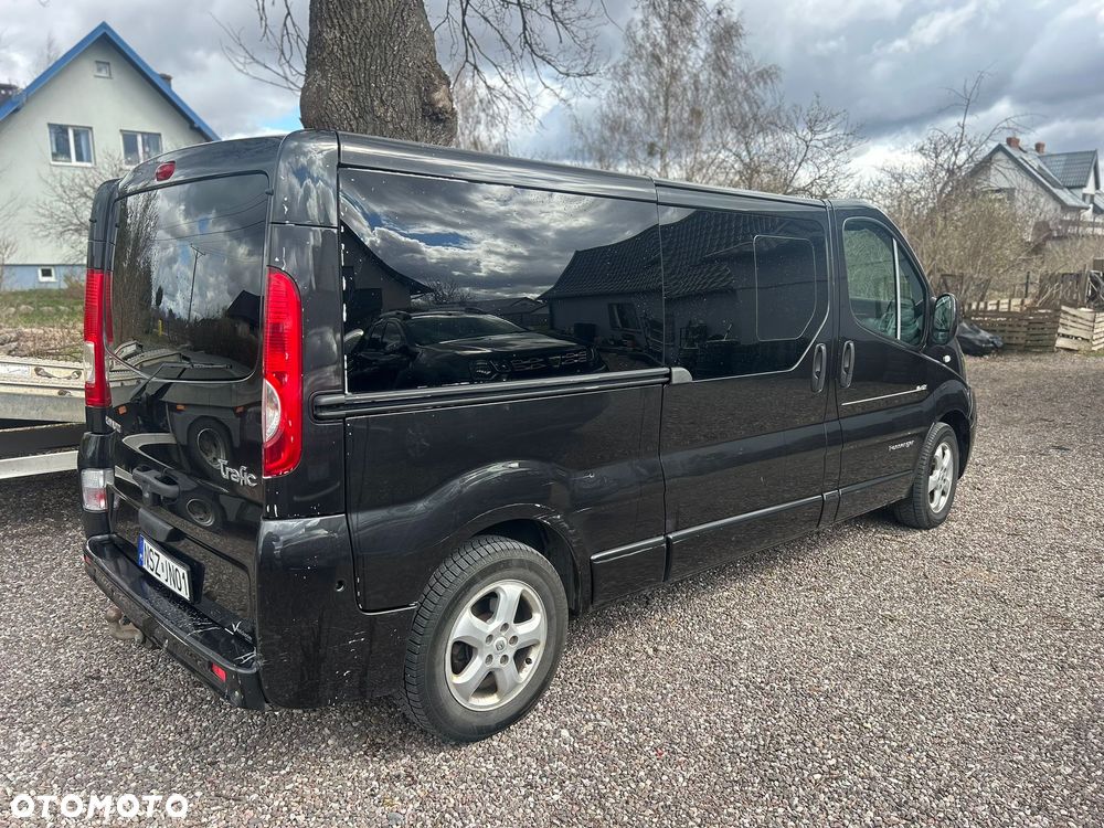 Renault Trafic Grand Passenger Black Edition - 10