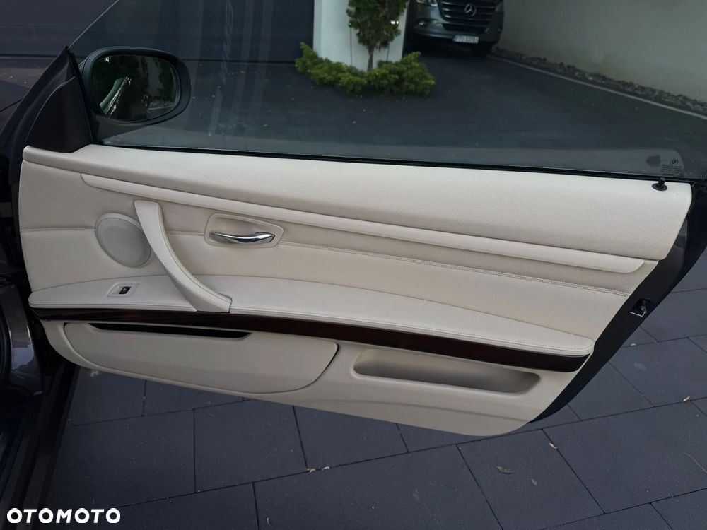 BMW Seria 3 325d Coupe Edition Exclusive - 33