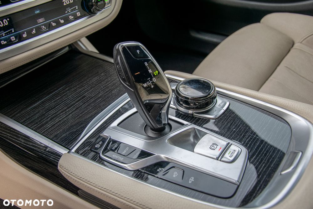 BMW Seria 7 740d xDrive - 34