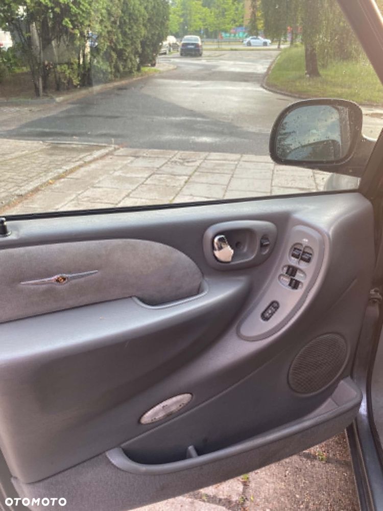 Chrysler Grand Voyager 2.8 CRD Limited - 11