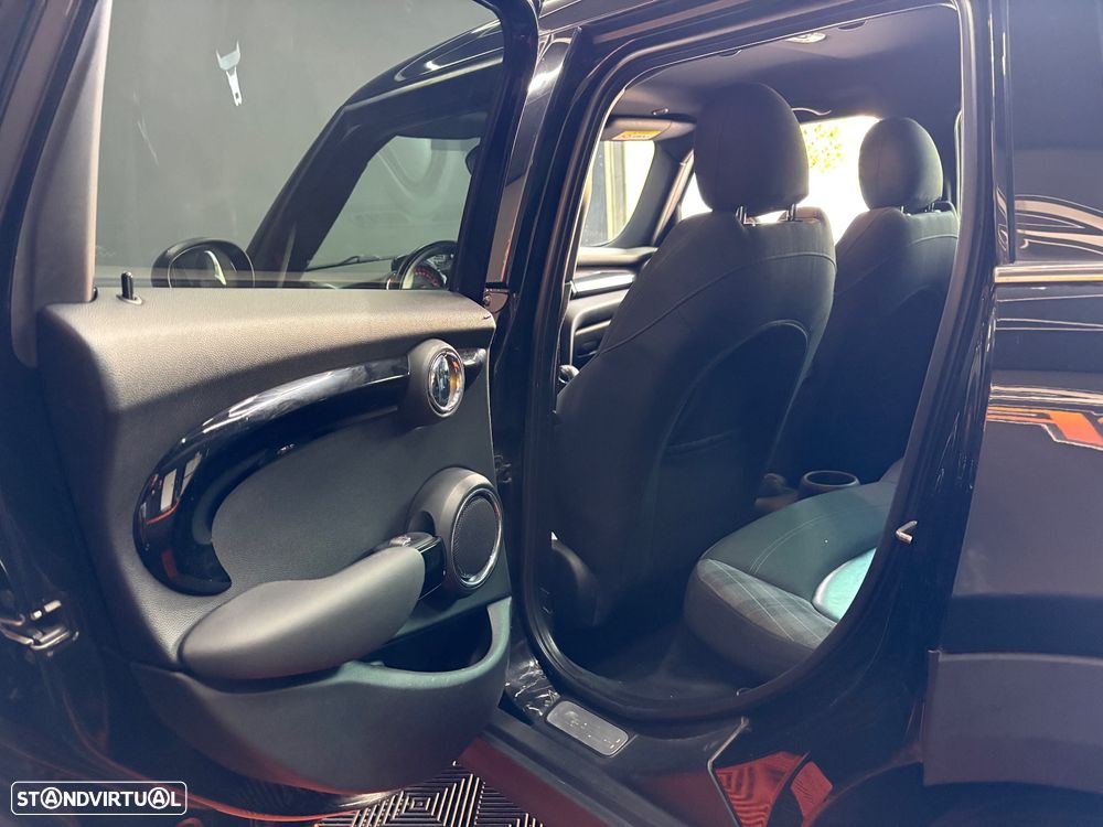 MINI 5 Portas Cooper D Aut. - 35