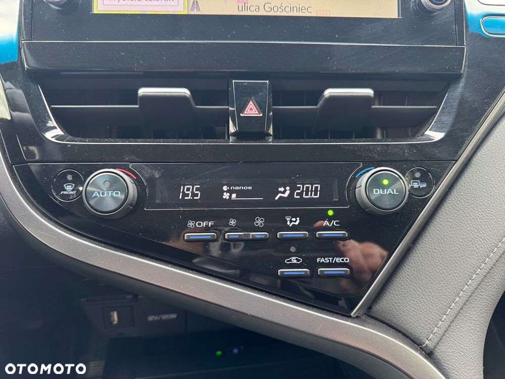 Toyota Camry 2.5 Hybrid Executive CVT - 36