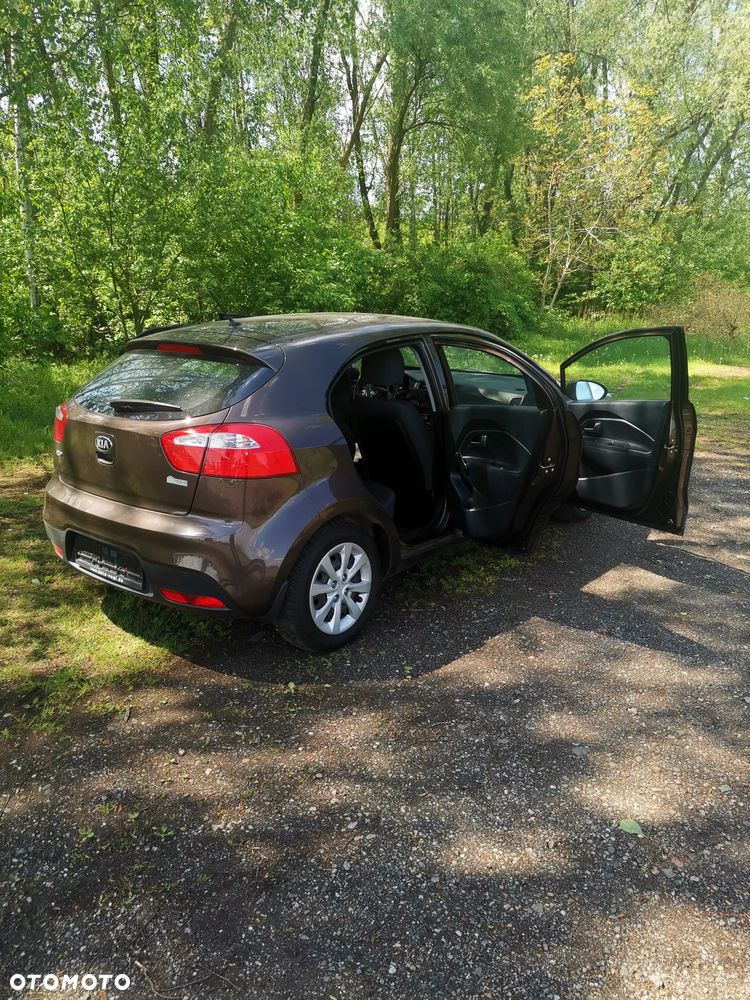 Kia Rio - 12