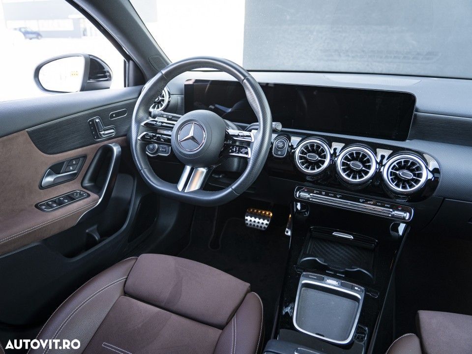 Mercedes-Benz A 250 Sedan 4Matic MHEV 8G-DCT - 11