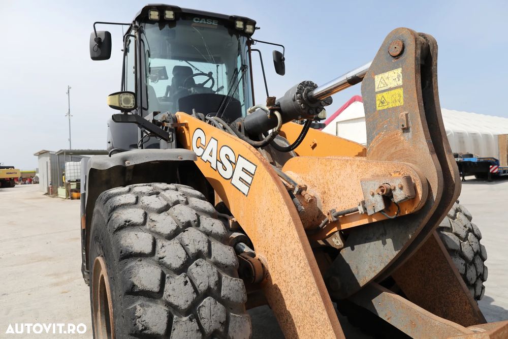 Case 821 G - 14