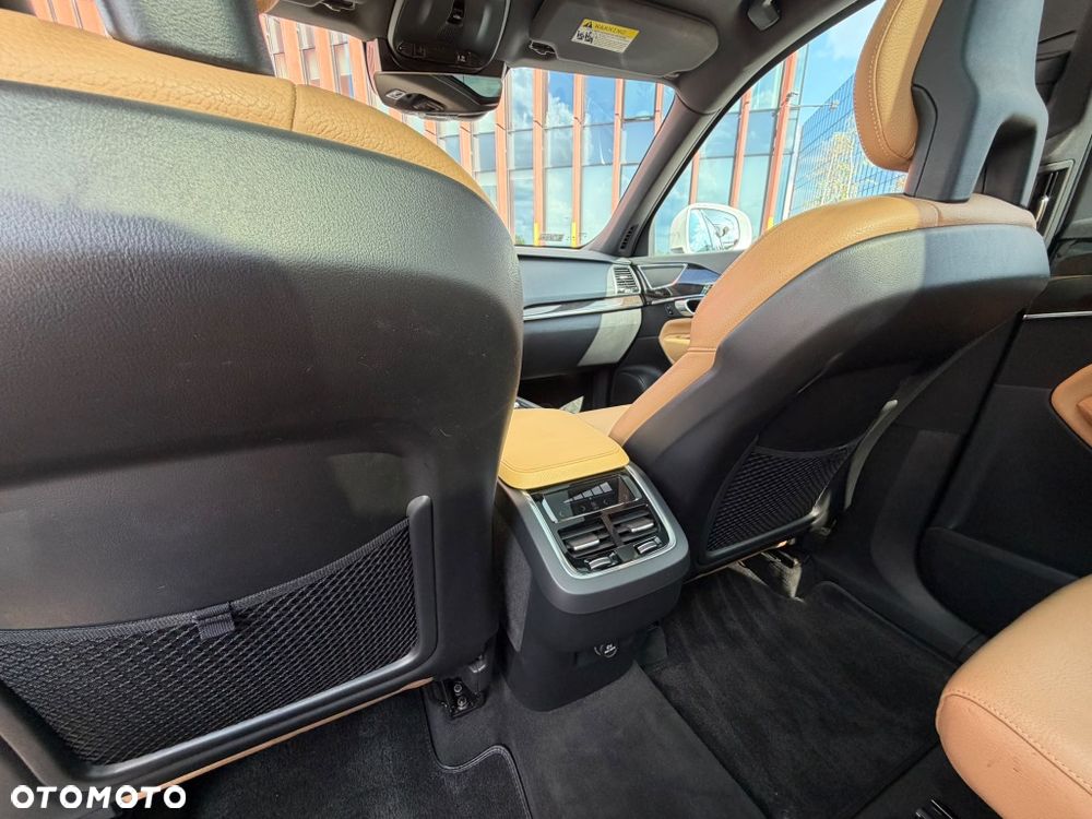 Volvo XC 90 - 7