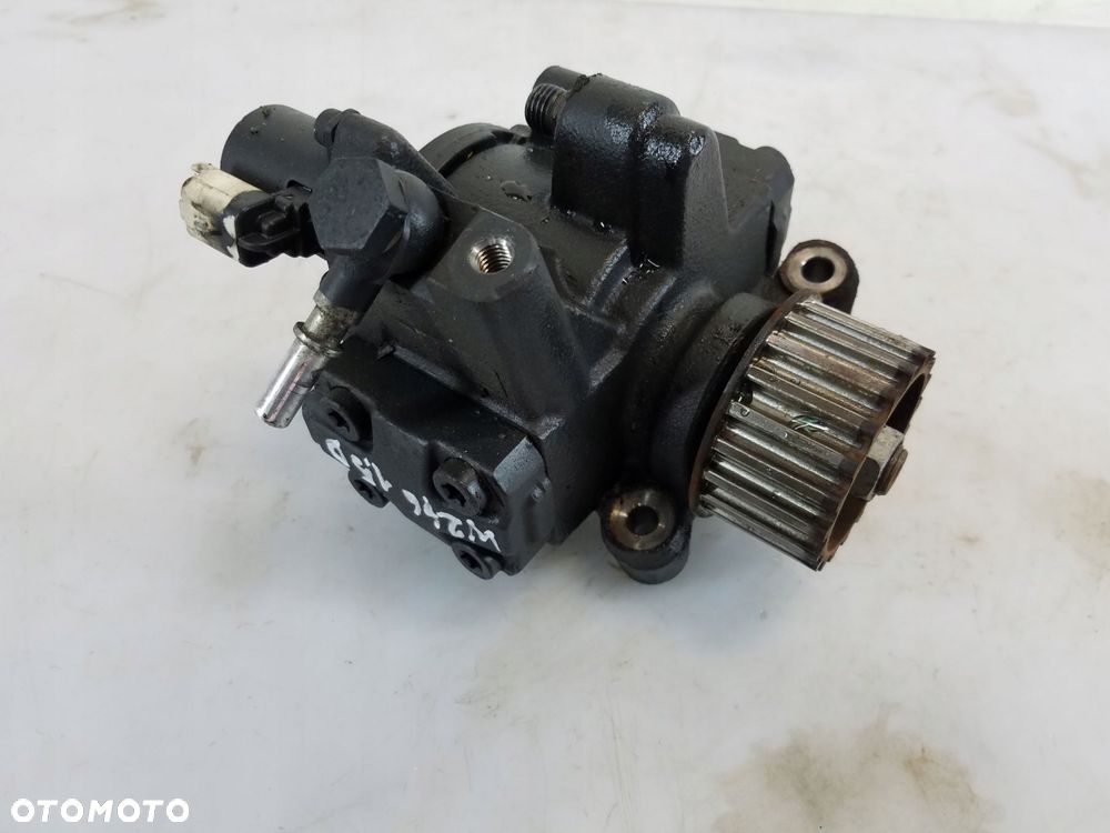 pompa wtryskowa mercedes-benz b-klasa w246 1.5 cdi 167008557r - 1