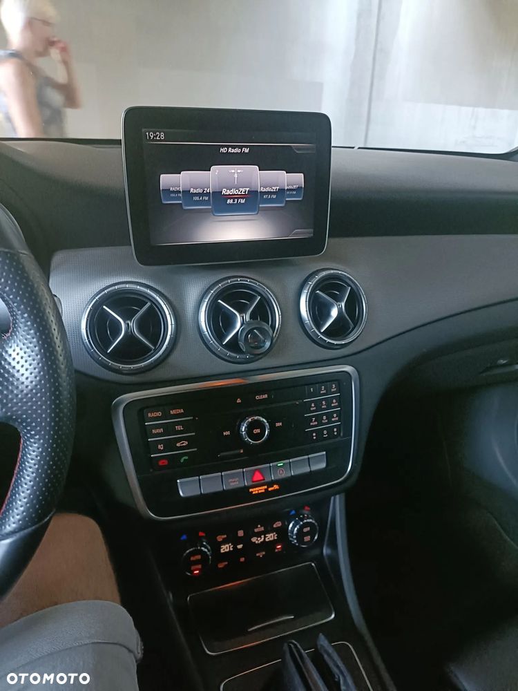 Mercedes-Benz CLA 250 7G-DCT - 10