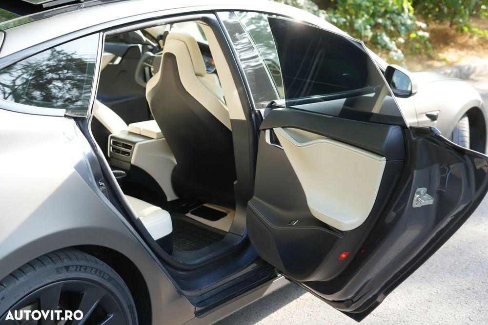 Tesla Model S - 17