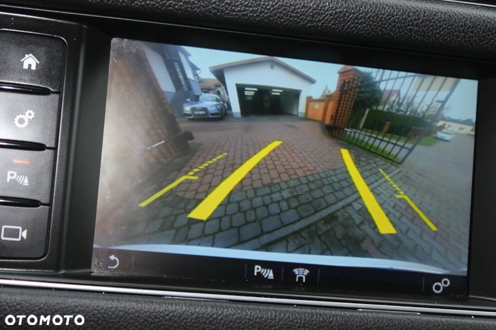 Jaguar XF 25d R-Sport - 30