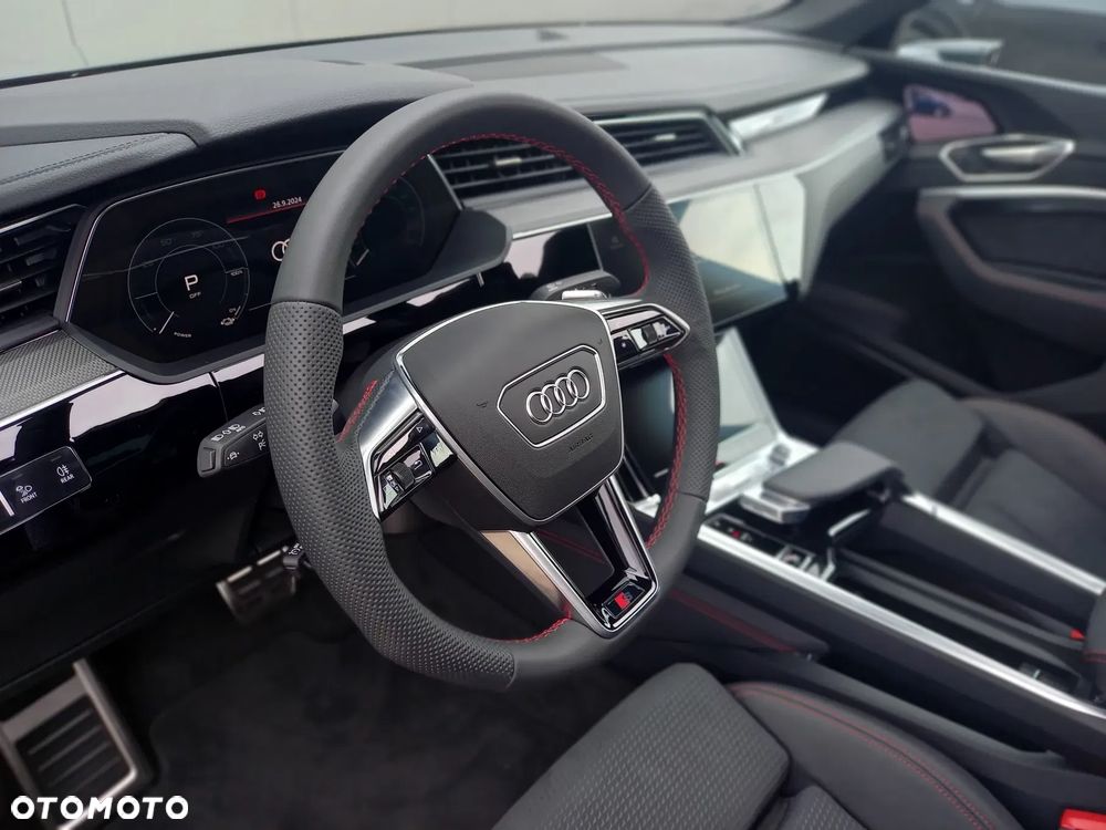 Audi Q8 Sportback e-tron - 11