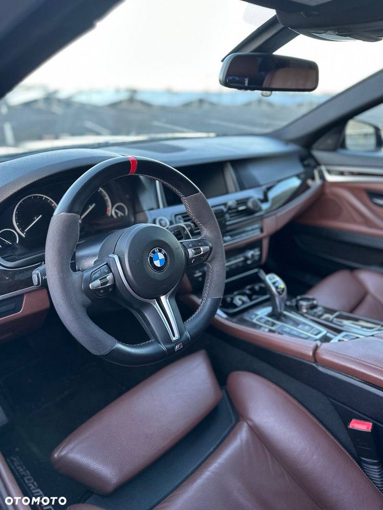 BMW Seria 5 550i - 8