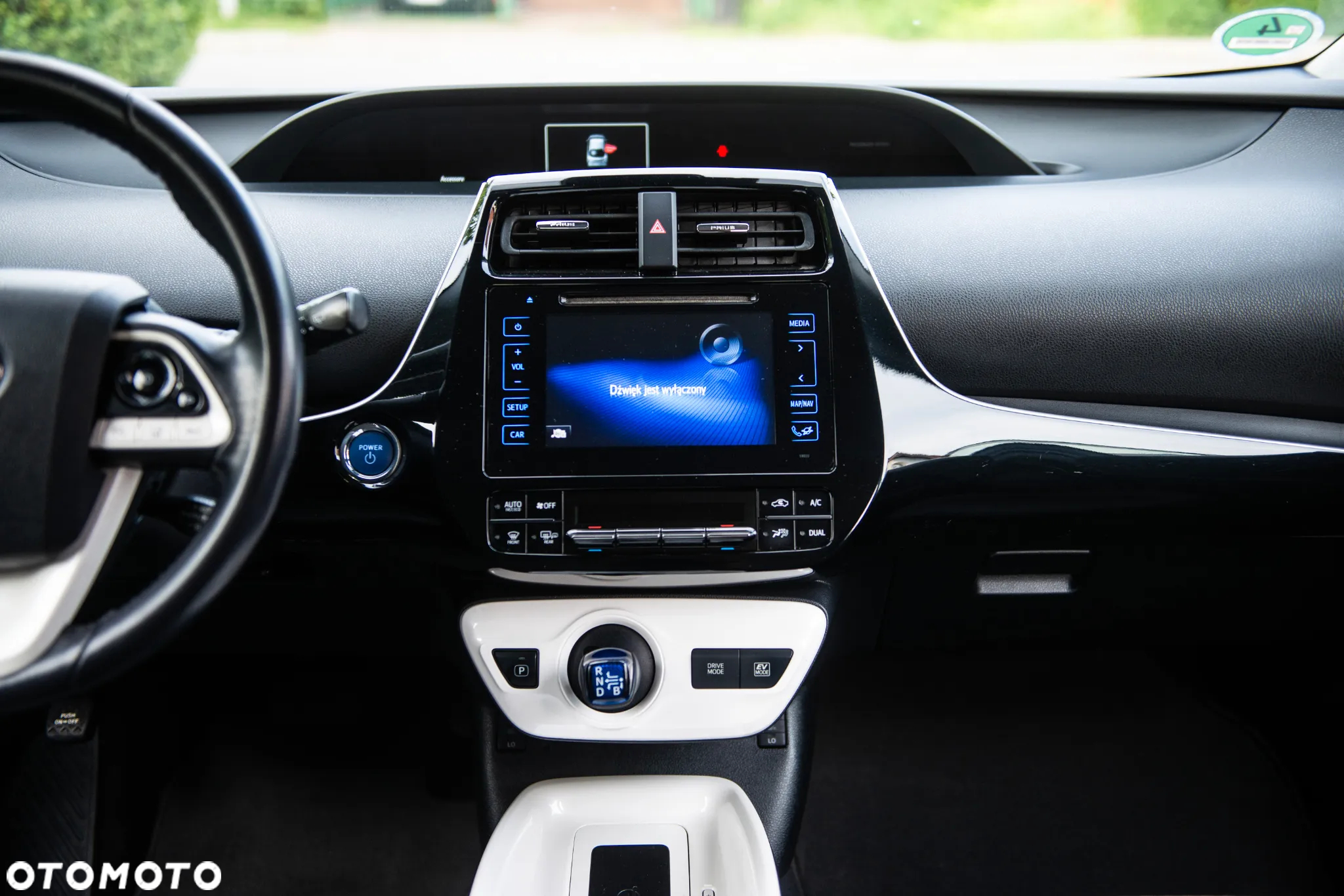 Toyota Prius 1.8 Hybrid Premium - 28