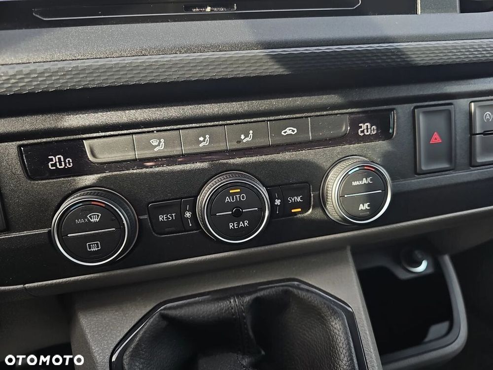 Volkswagen Caravelle - 25