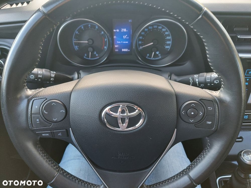 Toyota Auris 1.6 Premium - 20