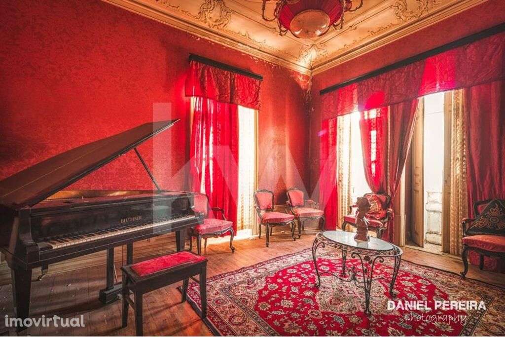 Palácio CASA GRANDE para Venda no Centro do Tortosendo do Sec. XX - Grande imagem: 2/59