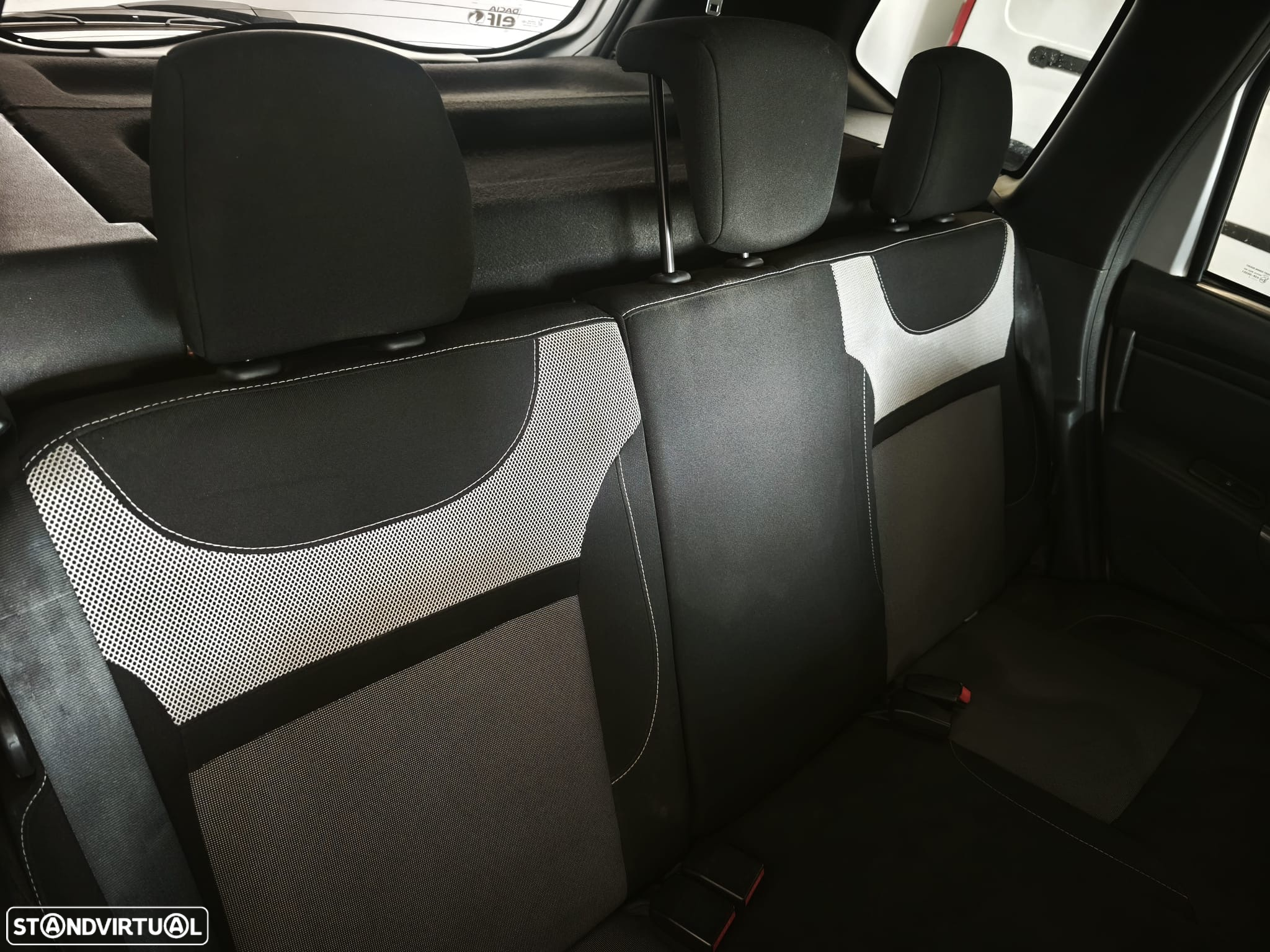 Dacia Duster dCi 110 2WD Prestige - 11