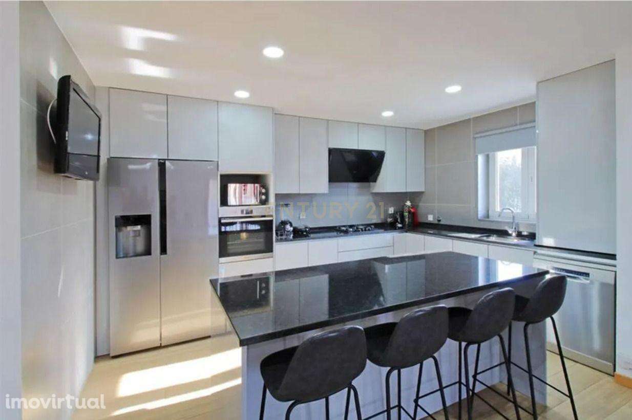 Moradia T3 com Piscina junto ao Metro e Hospital Santos Silva: Confort - Grande imagem: 2/39