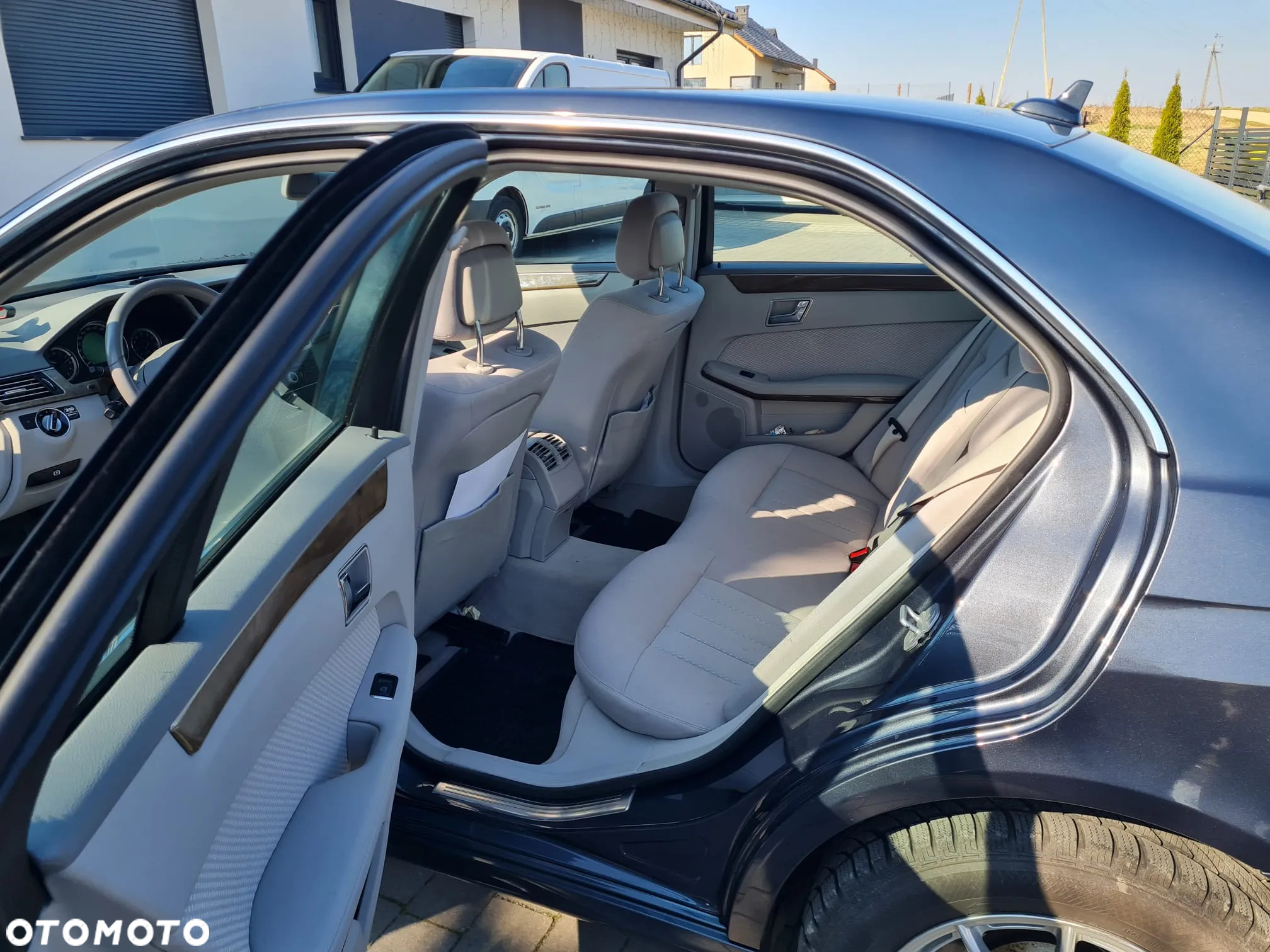 Mercedes-Benz Klasa E 250 CGI BlueEffICIENCY Elegance - 7