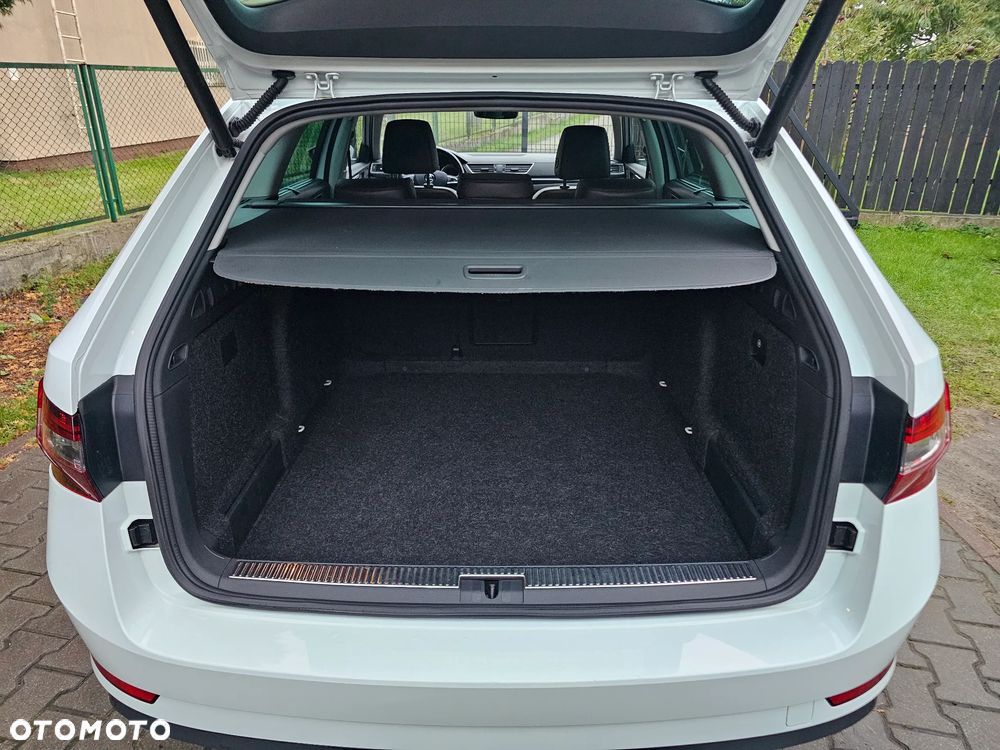 Skoda Superb 2.0 TDI L&K DSG - 33