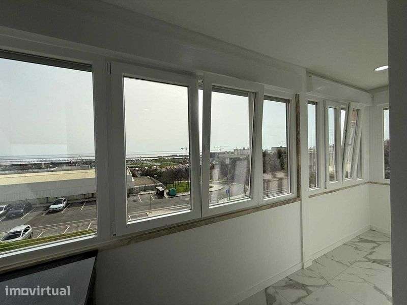 T3 Totalmente Remodelado com Vista Rio – Póvoa de Santa Iria - Grande imagem: 2/12