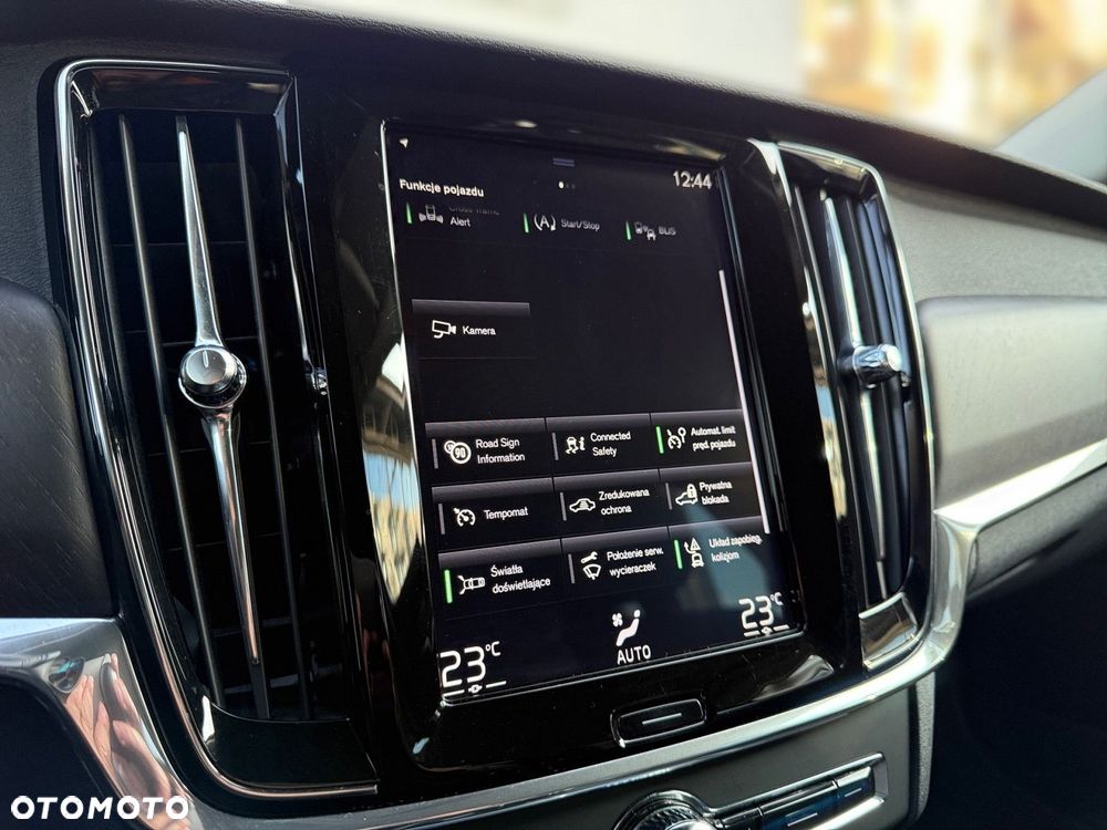 Volvo V90 Cross Country - 20