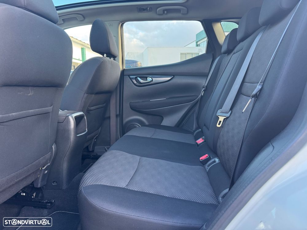 Nissan Qashqai 1.5 dCi N-Connecta 18 - 19