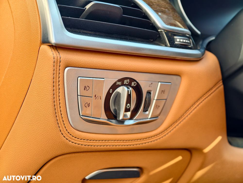 BMW Seria 7 740Le xDrive iPerformance - 17