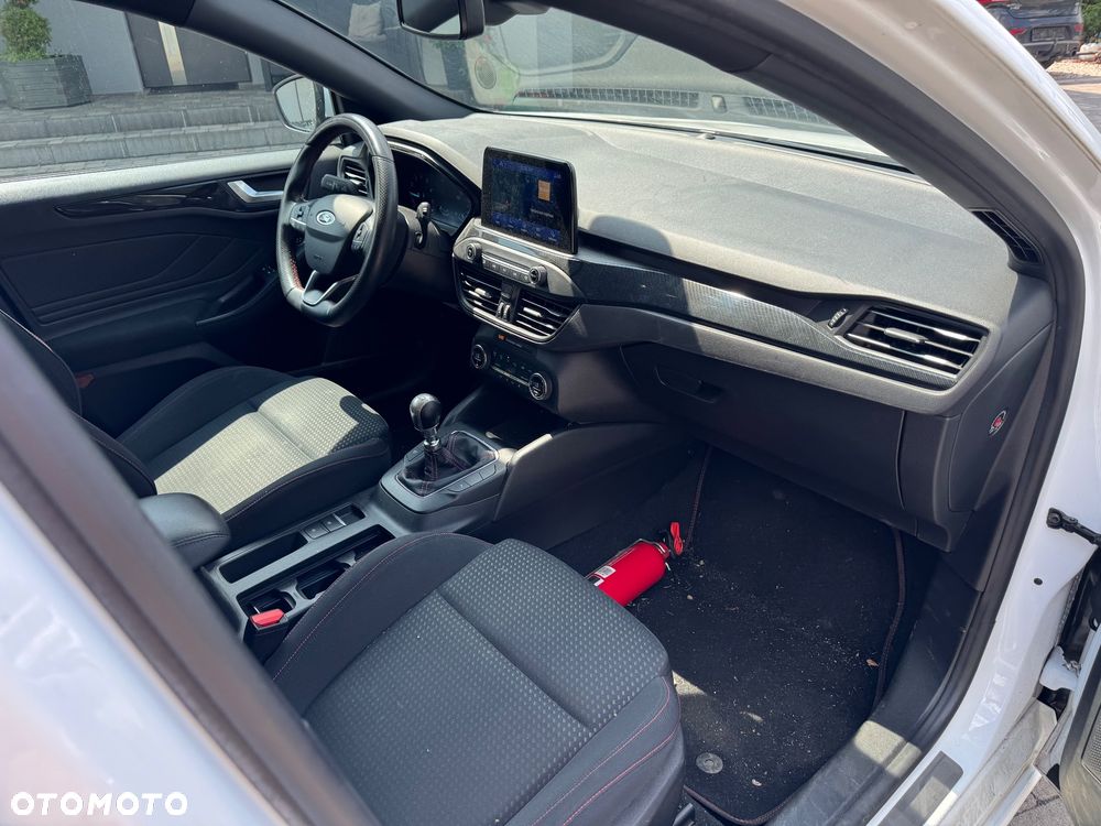 Ford Focus 1.0 EcoBoost Start-Stopp-System ST-LINE DESIGN - 8