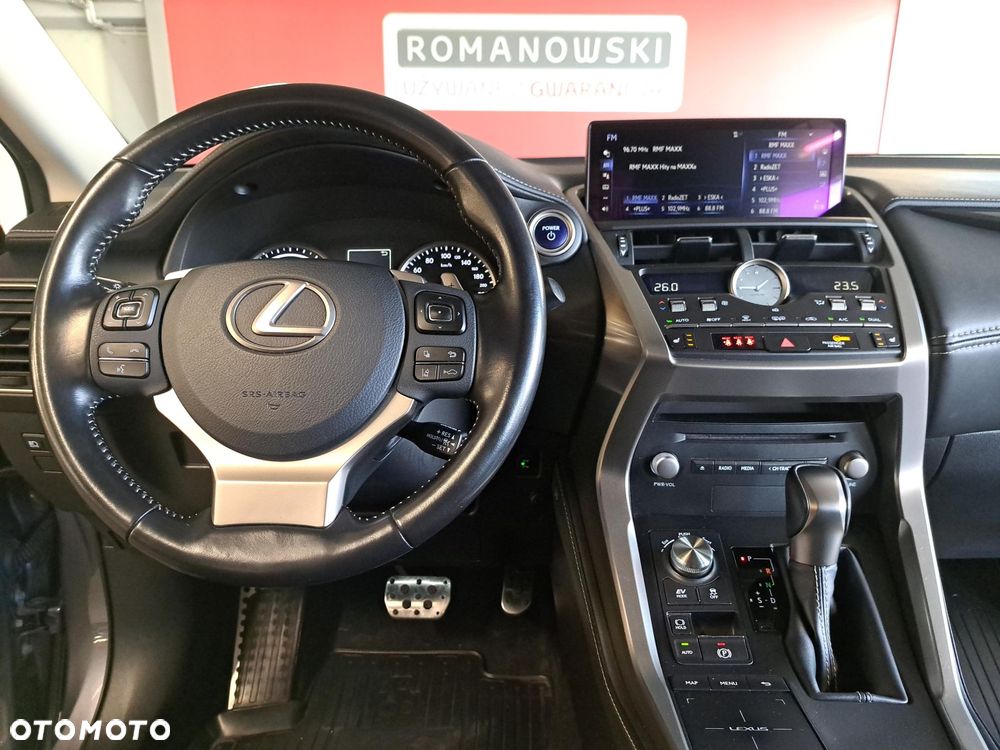 Lexus NX 300h Business Edition AWD - 19