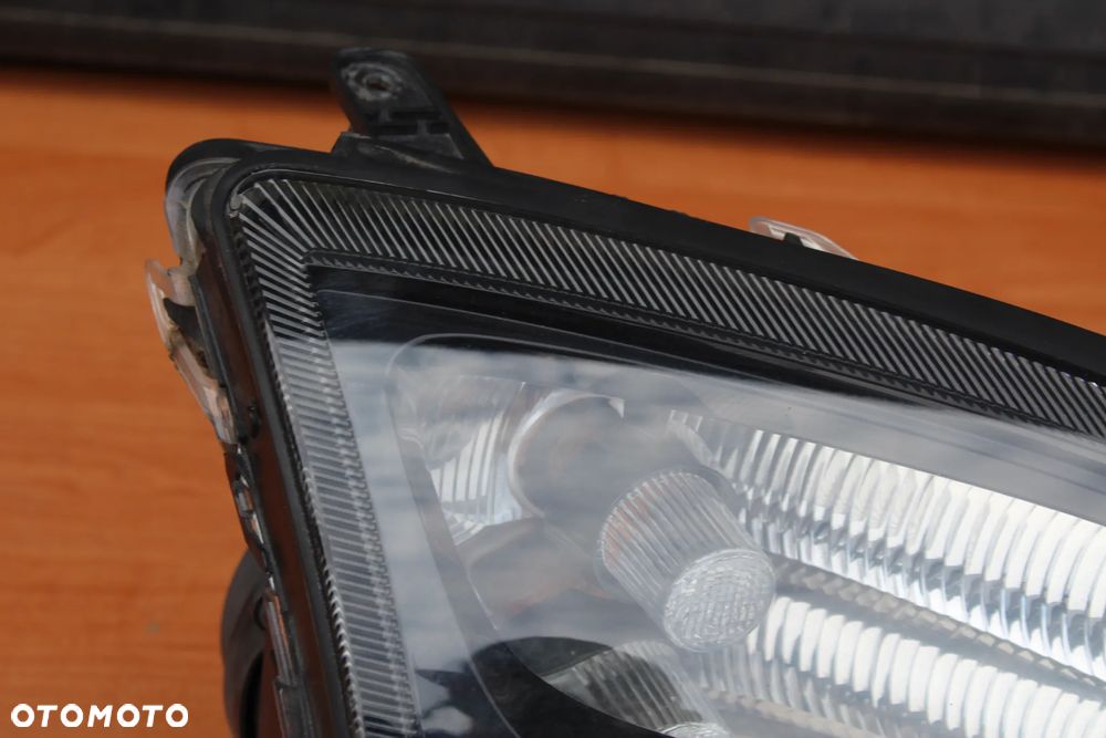 LAMPA PRAWA PRZEDNIA OPEL VECTRA C SIGNUM PRZED LIFTEM XENON CIEMNA EUROPA - 2