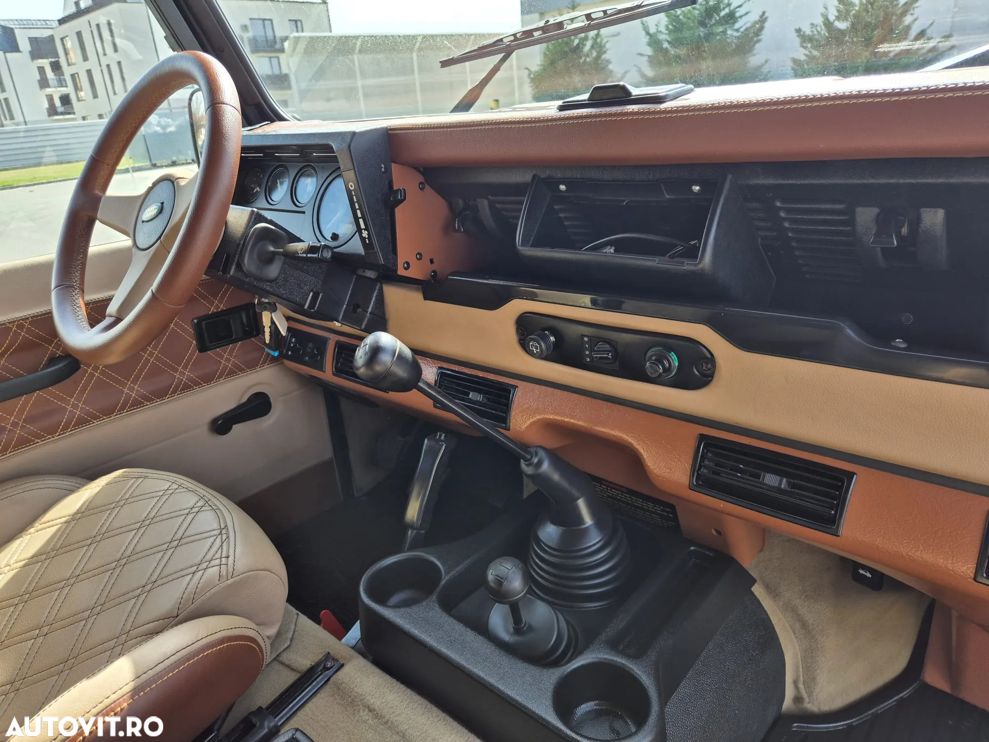 Land Rover Defender 90 County SW - 6