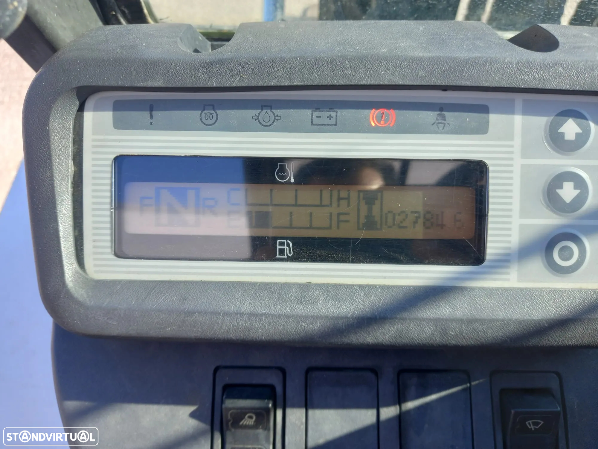 Nissan D32  triplex 4.75 m diesel 3200kg rodado duplo - 11