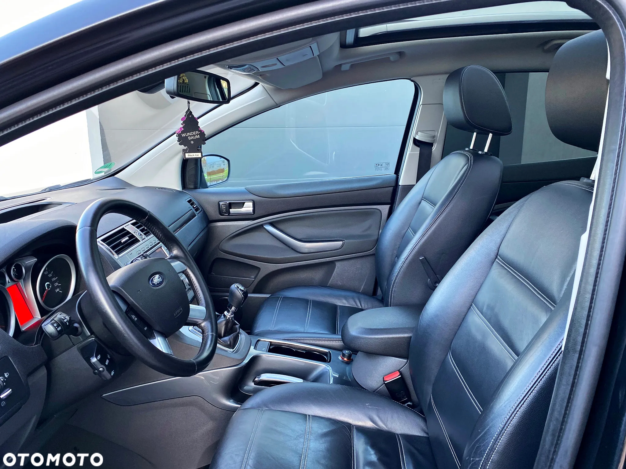 Ford Kuga 2.0 TDCi 2x4 Titanium - 28